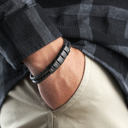 Bracelet en cuir avec perles gravées