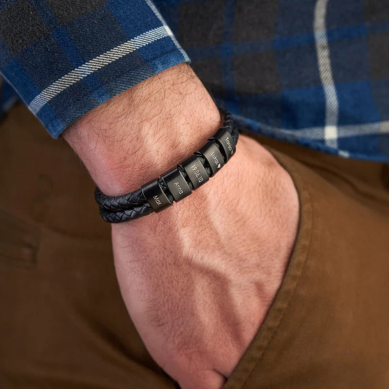 Bracelet en cuir avec perles gravées